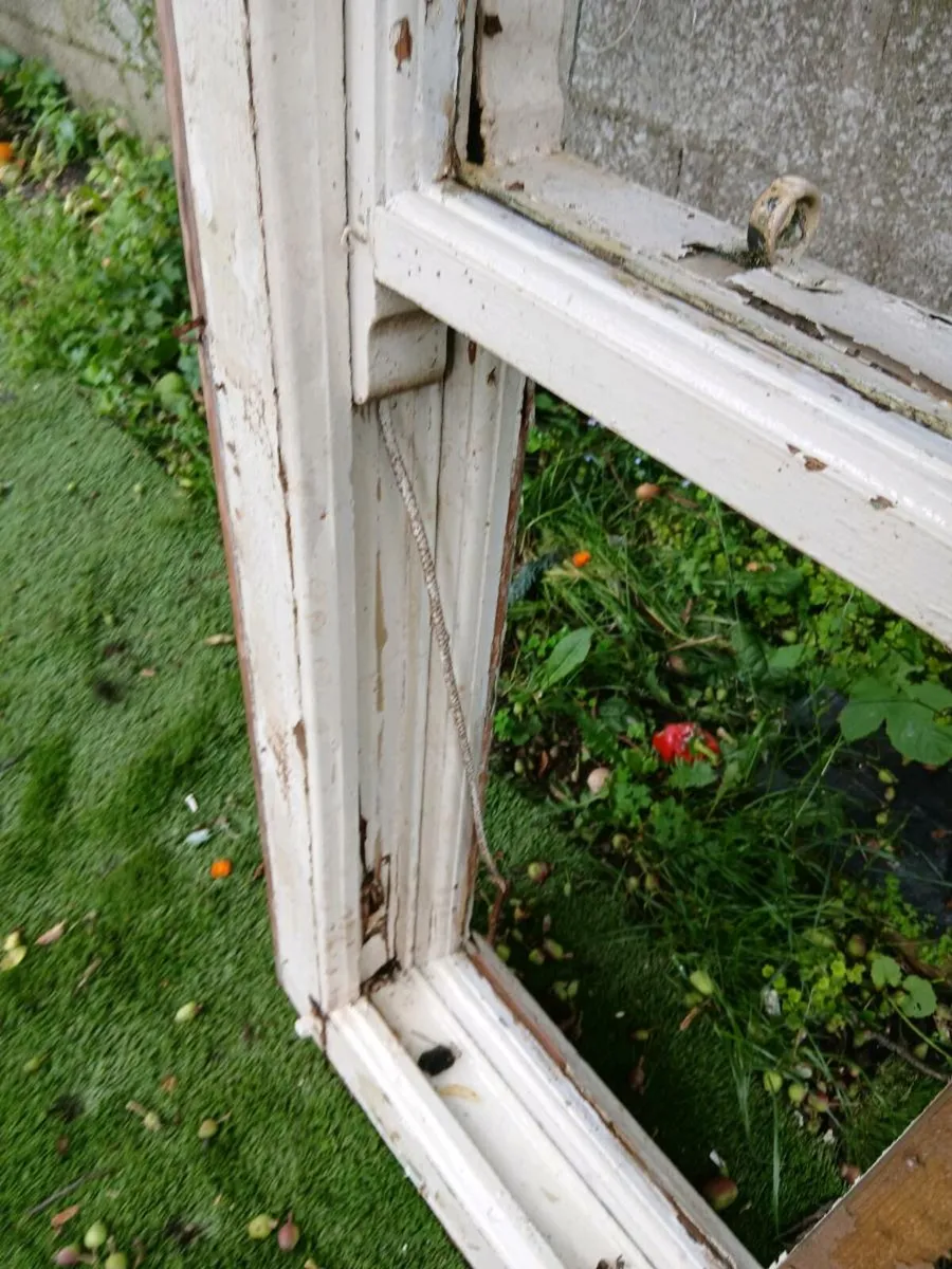 Wooden sash window - Image 2