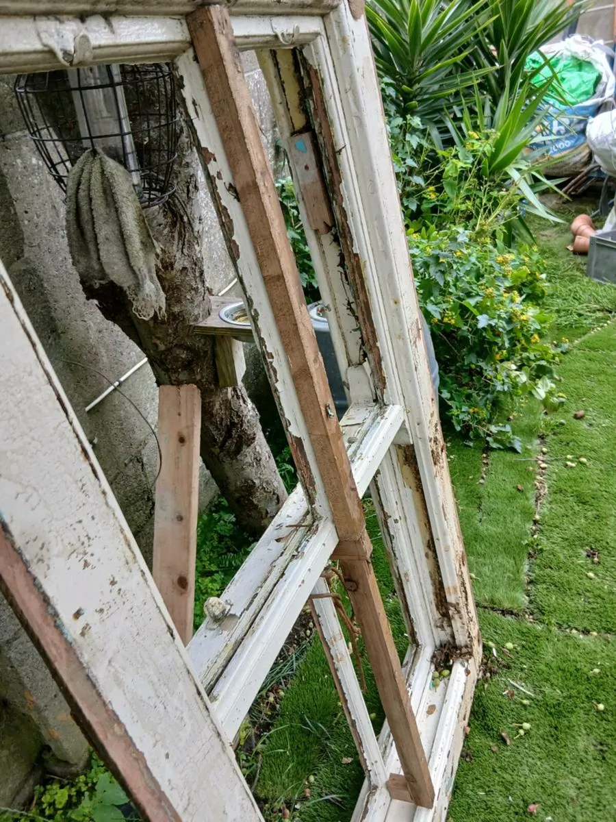 Wooden sash window - Image 4