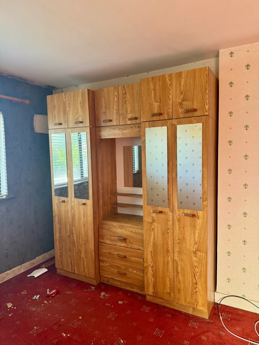 Wardrobe/ vanity unit - Image 2