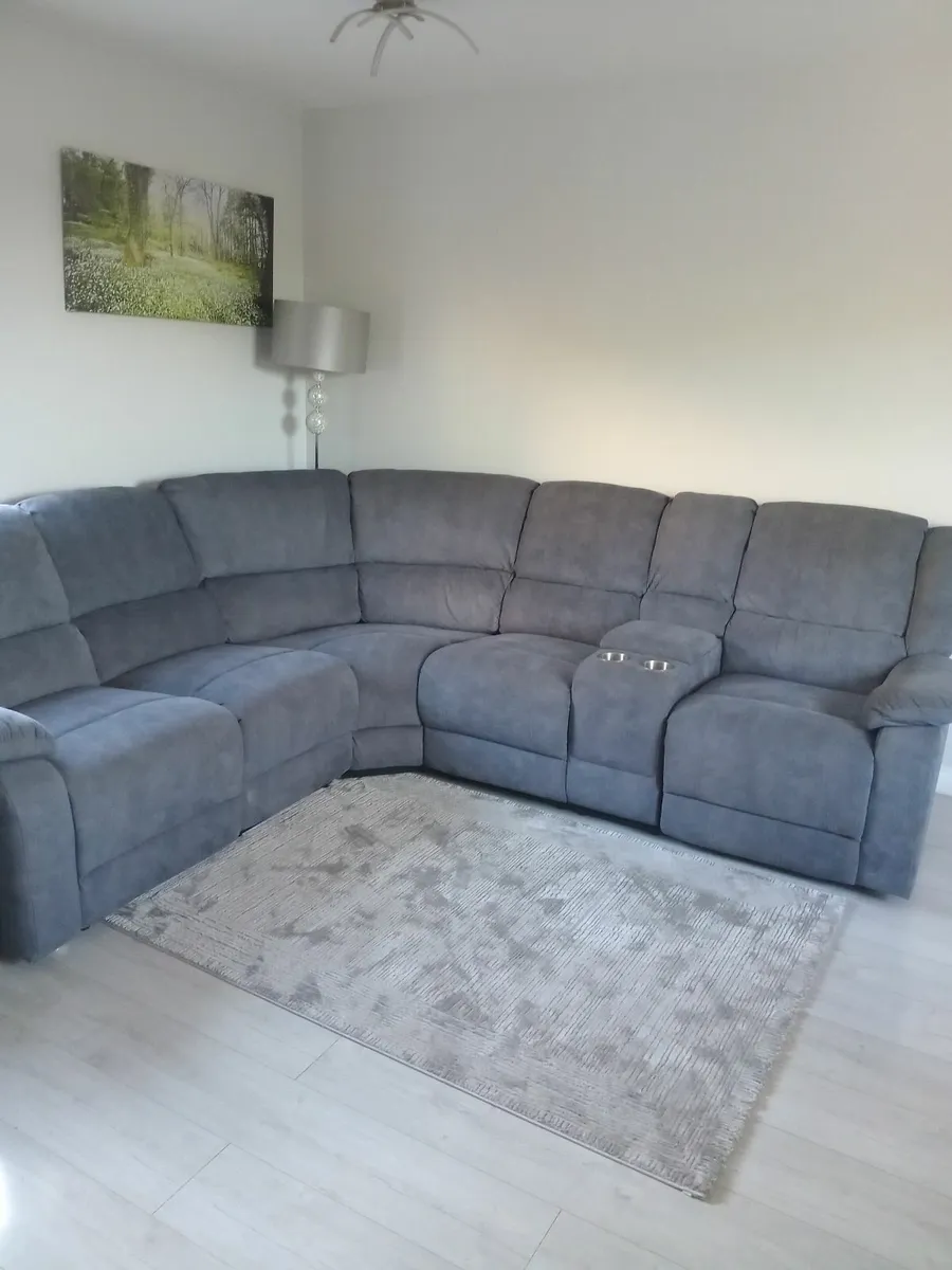 Couch - Image 2