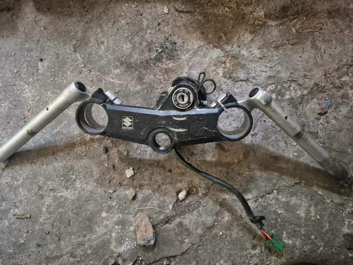 Gsxr k1 parts - Image 1
