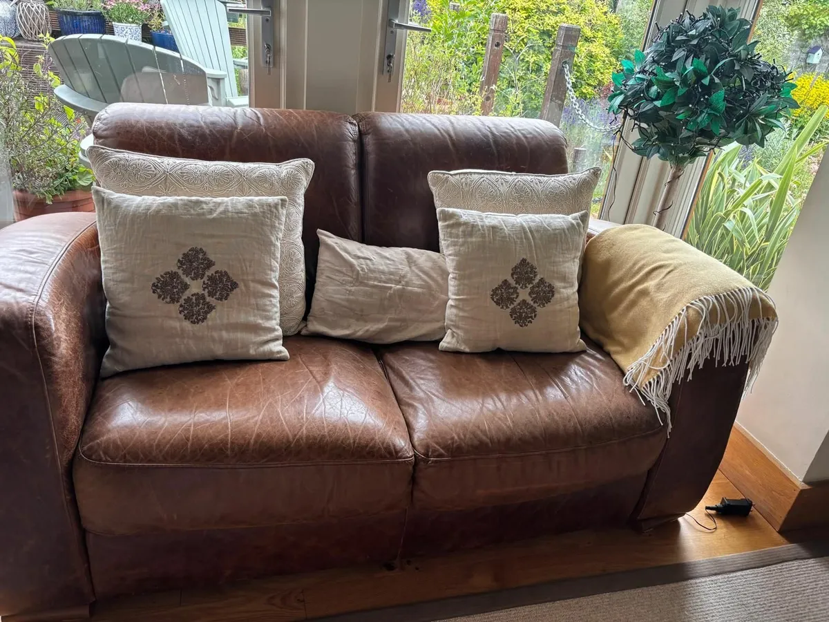 Leather Couch 2 and 3 seater - Image 4