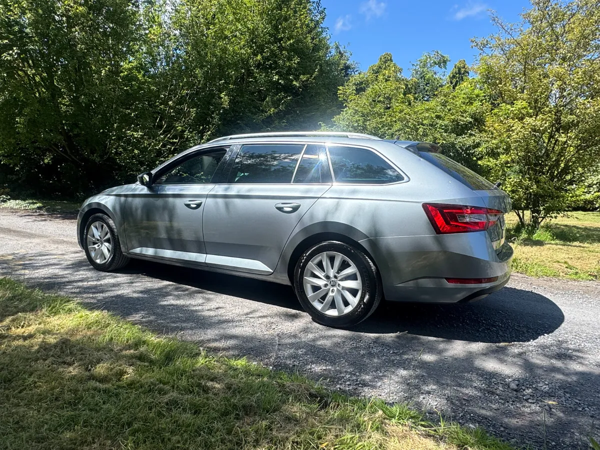 18 Skoda Superb 2.0TDI SE TECHNOLOGY - Image 3