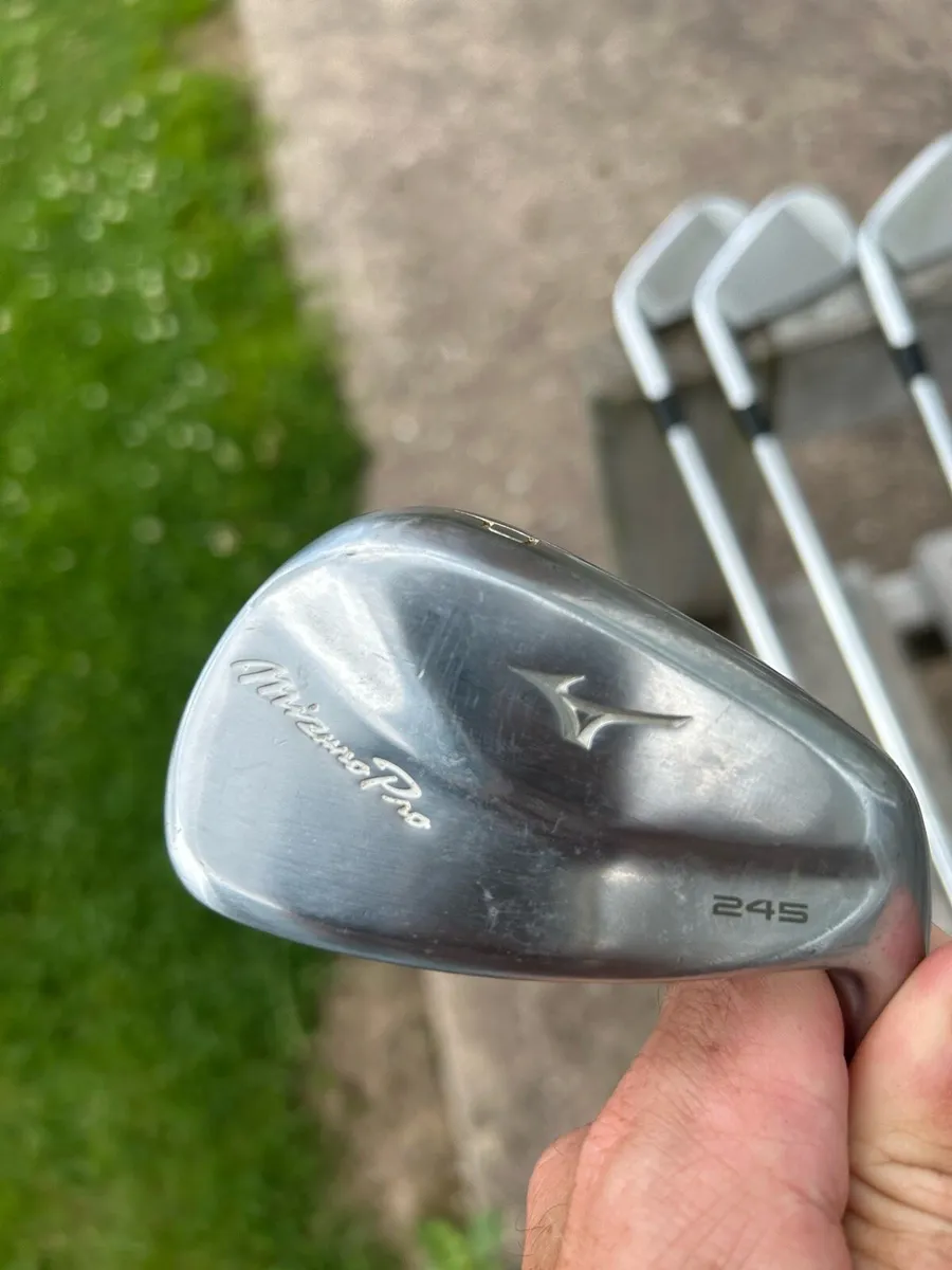 Golf club - Image 1