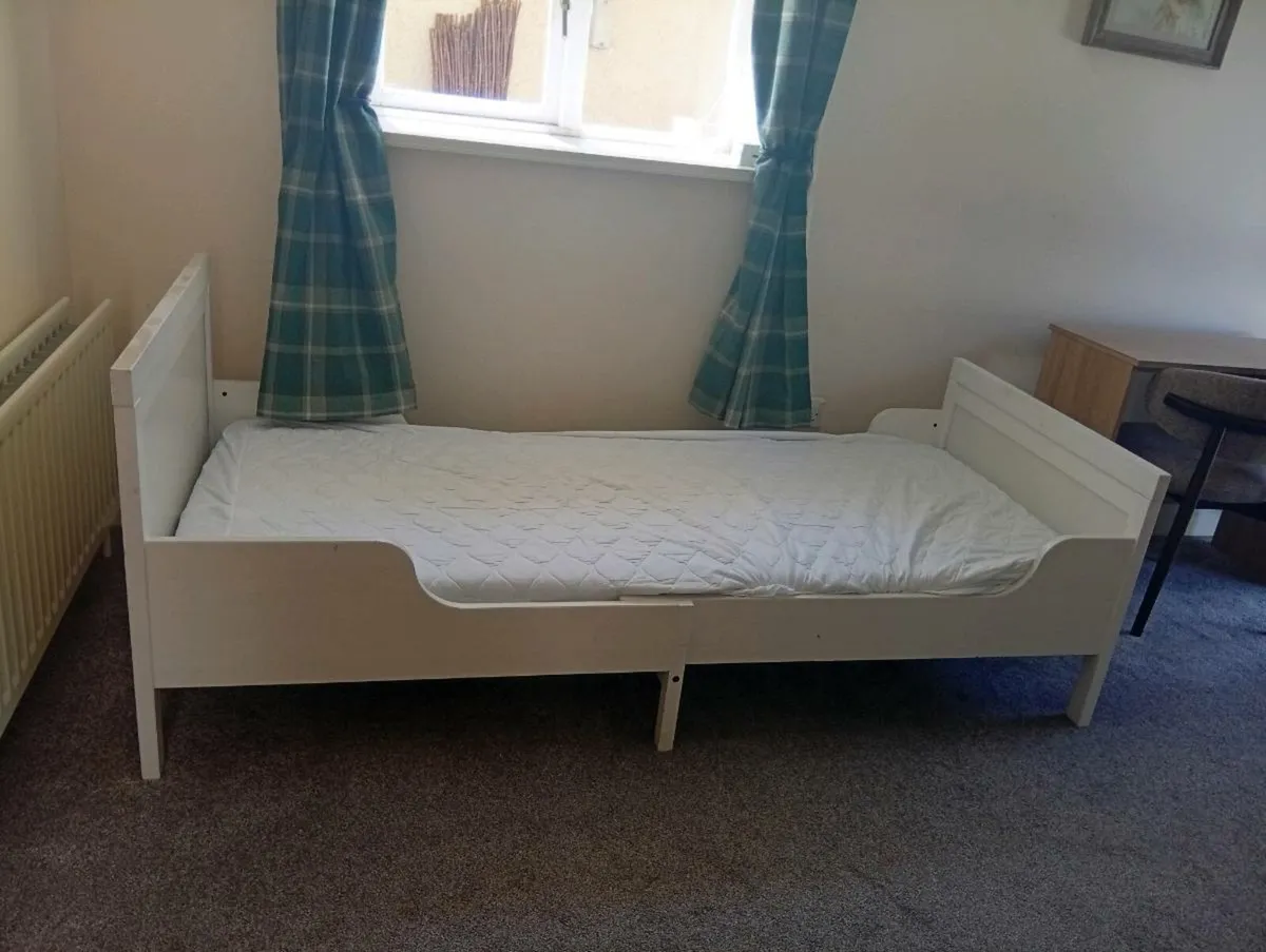 Toddler bed
