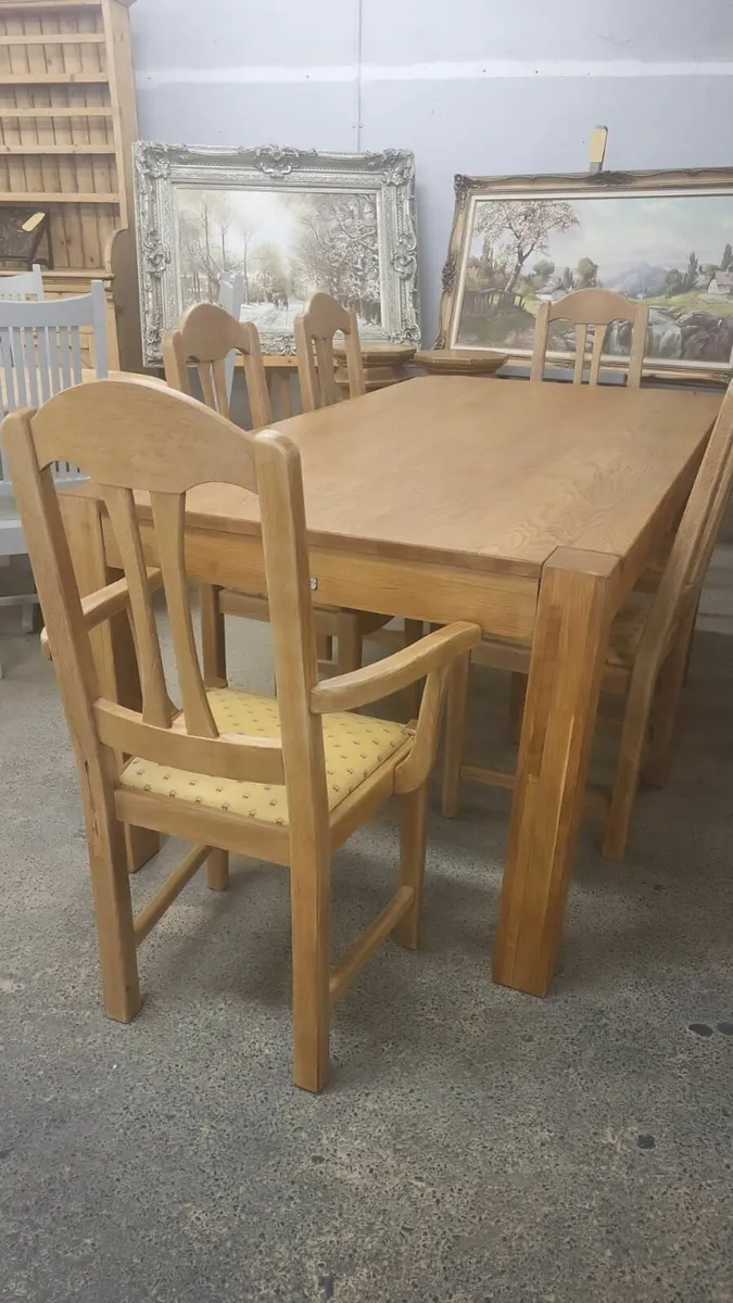 Solid light oak table, 6 chairs - Image 2