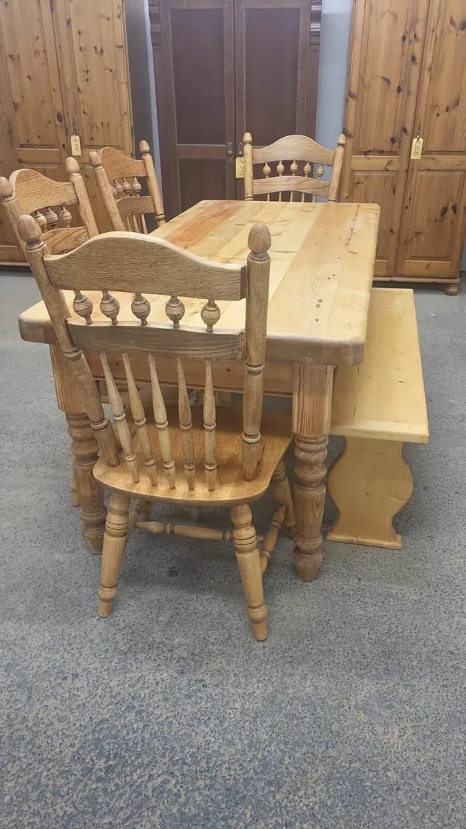 Solid light oak table, 6 chairs - Image 3