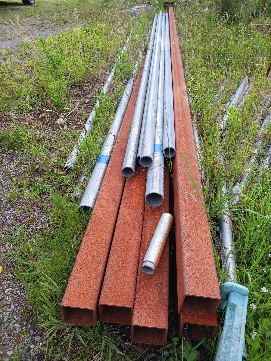 Metal - Box and Galvanised piping - Image 1