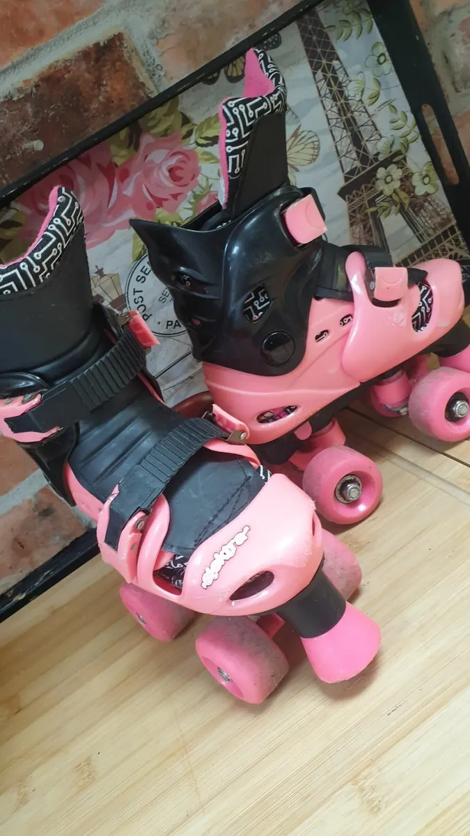 Adjustable size skates - Image 1