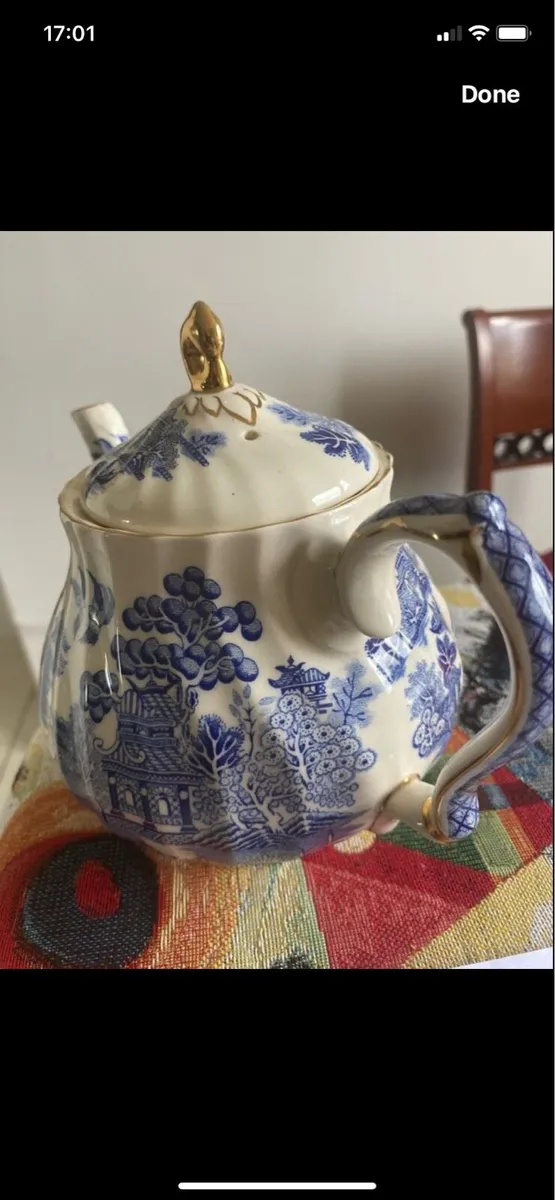 I rage Sadler/ Arklow Blue Willow Teapot - Image 4