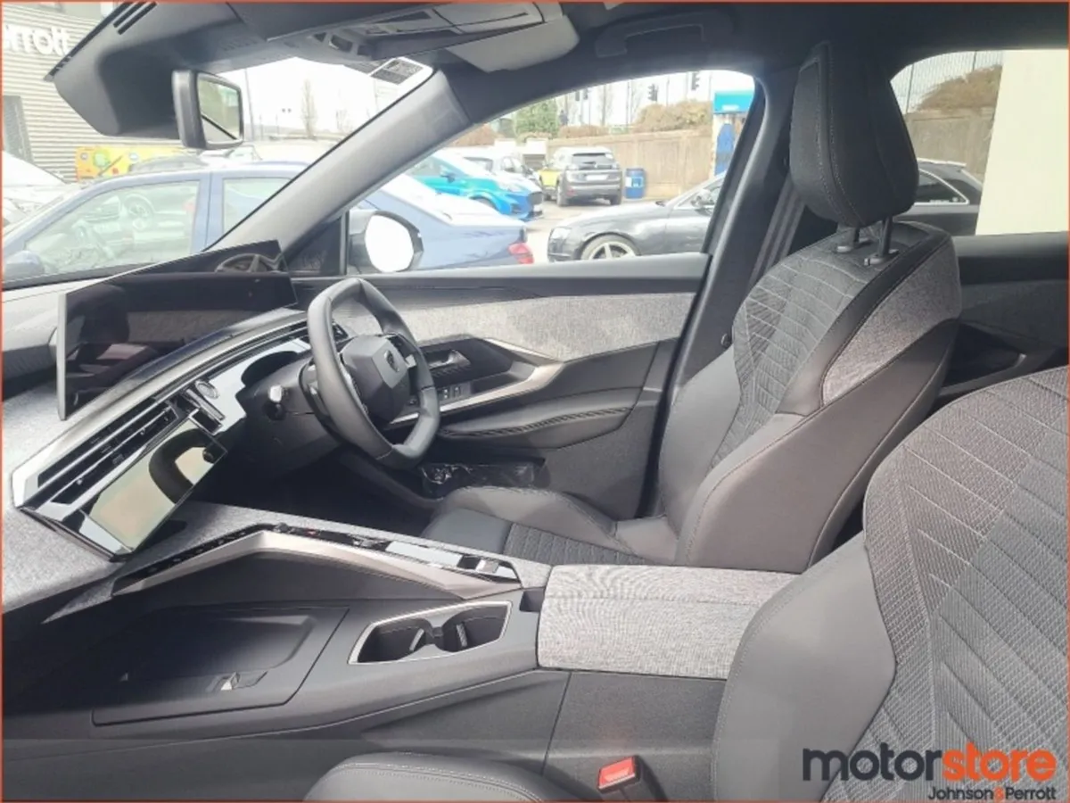 Peugeot 3008 EV 73kwh 210BHP Allure - Image 4