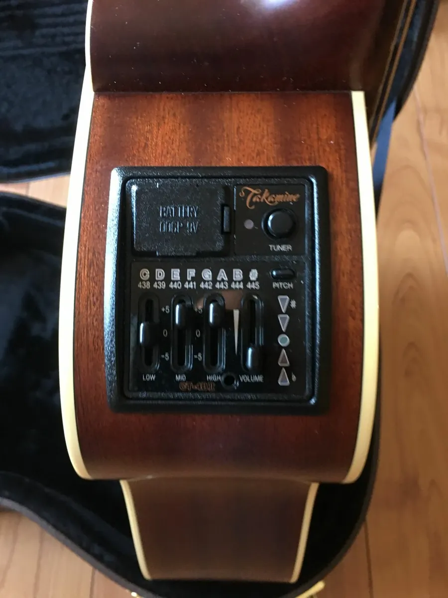 TAKAMINE P3 DC ELECTRO ACOUSTIC GUITAR - Image 3