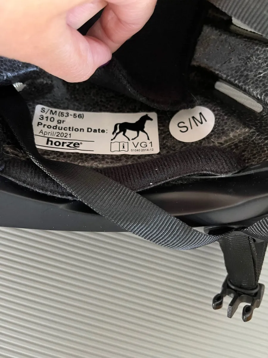 Horse riding helmet (junior) - Image 2