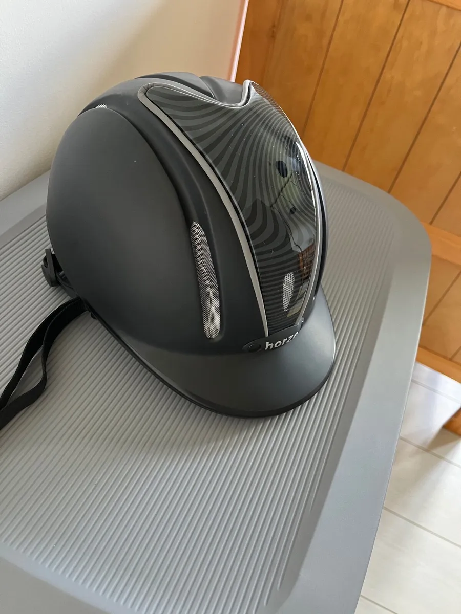 Horse riding helmet (junior) - Image 3