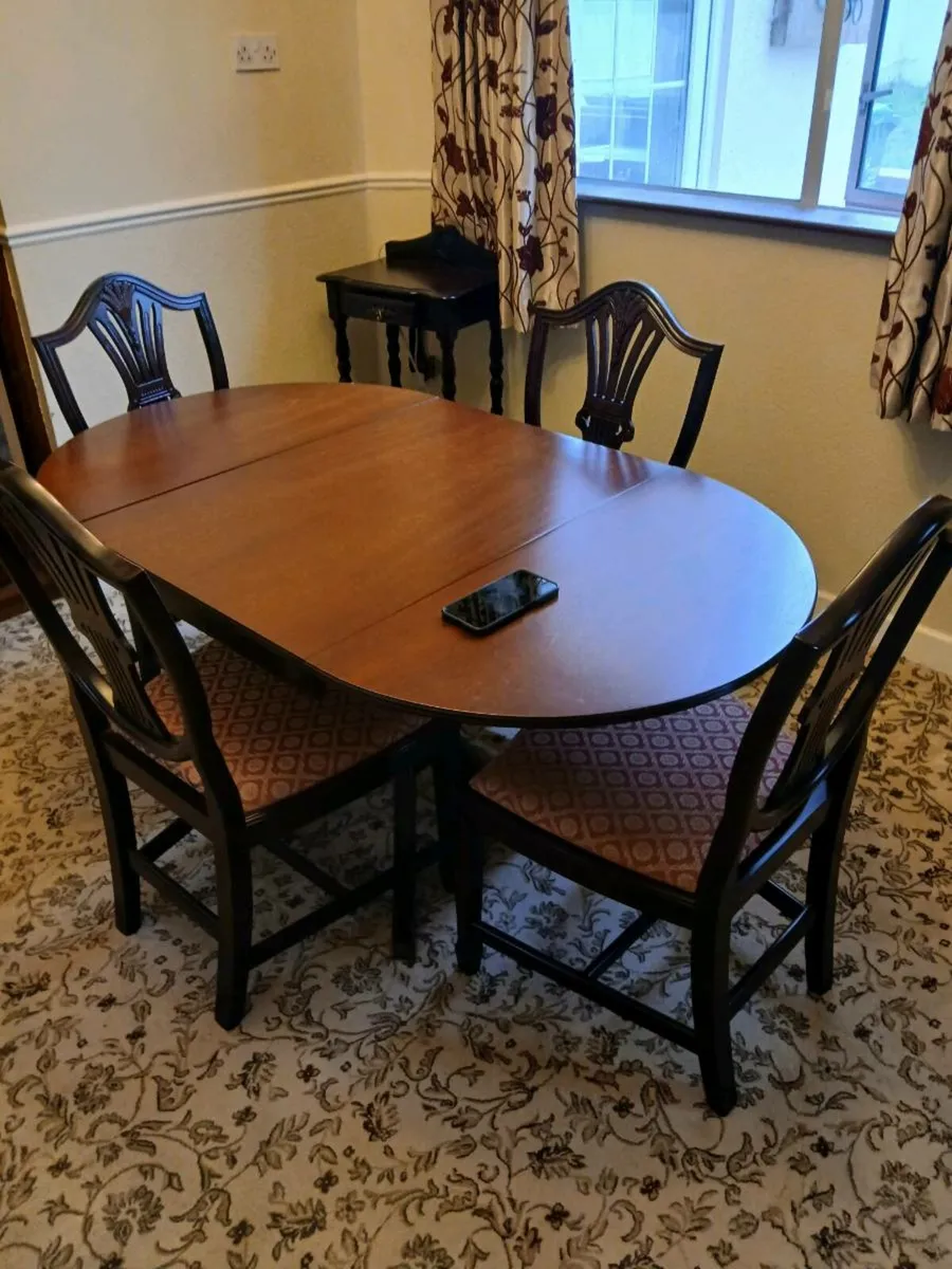 Dining table and 4 chairs - Image 1