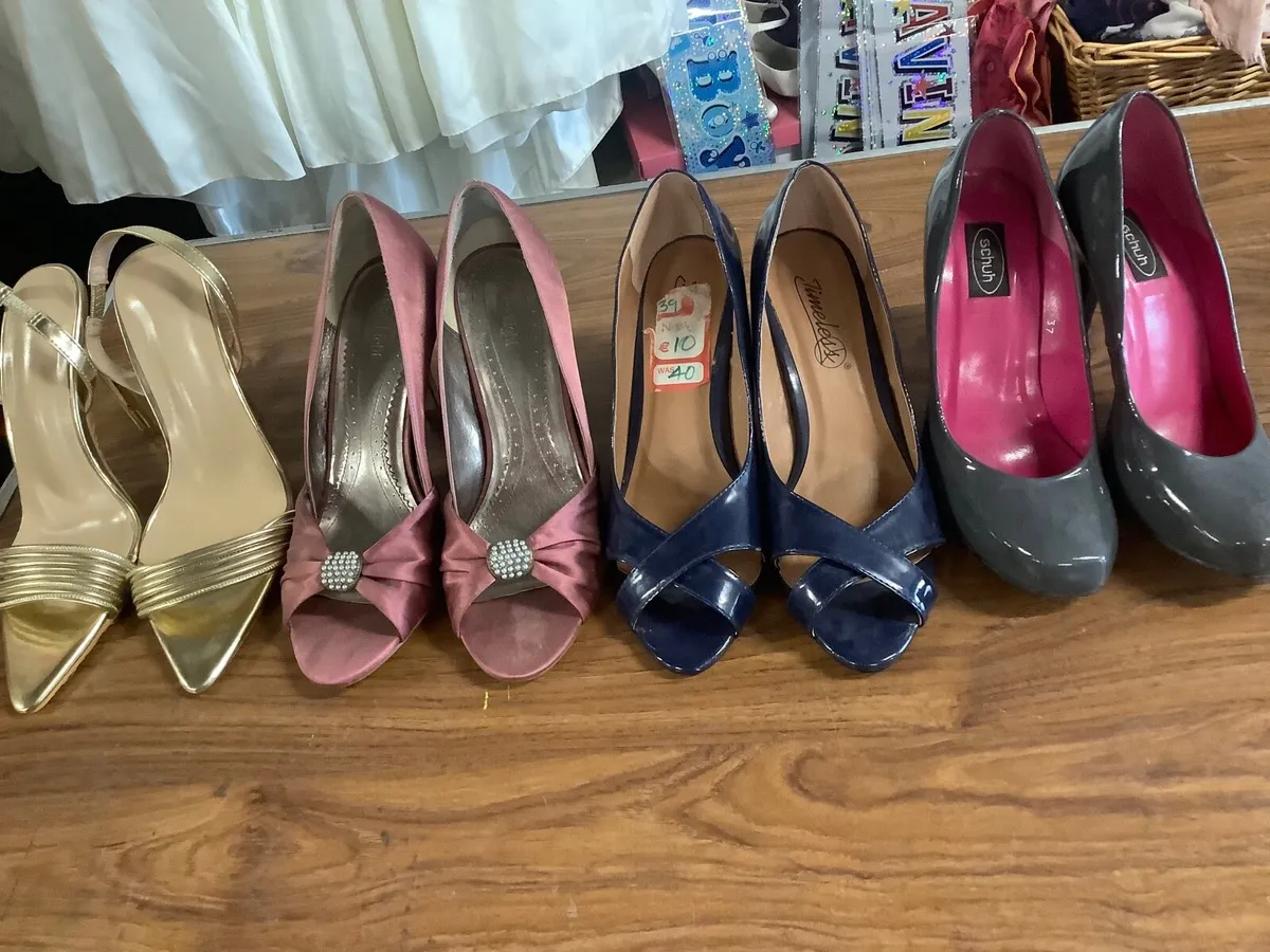35 pairs of ladies shoes €50 - Image 4