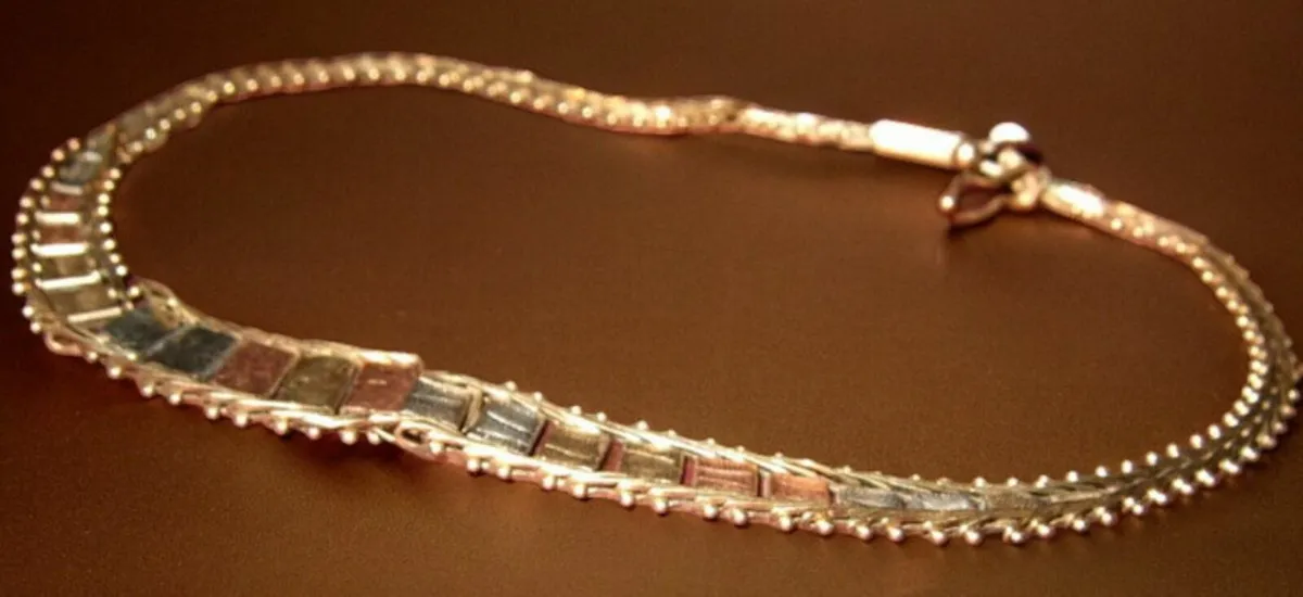 Vintage Hallmarked 3 Coloured Gold Bracelet - Image 3