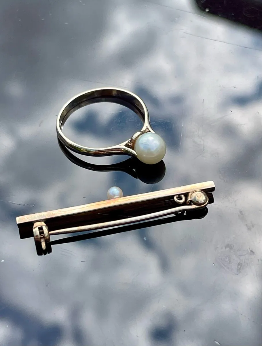 9ct Gold Pearl ring and brooch - Image 2
