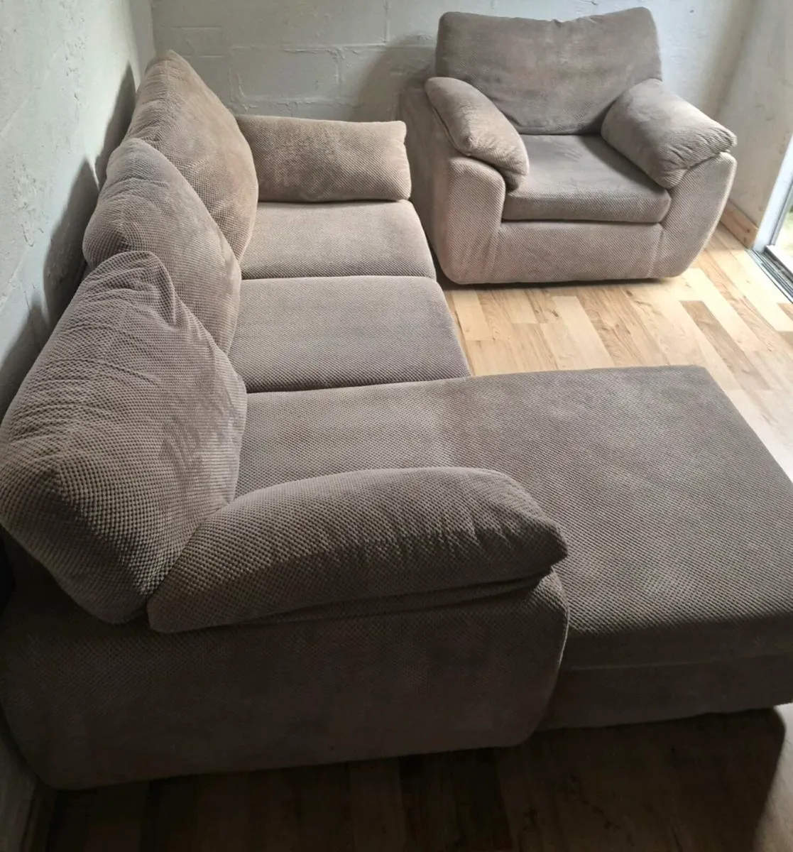 Corner suite ,Dublin Delivery