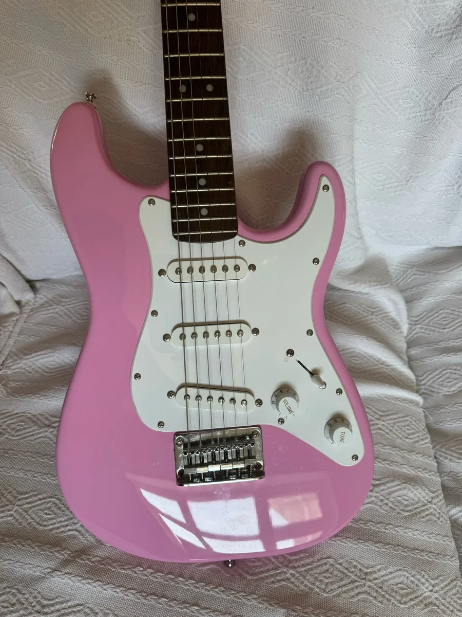 Fender squier mini Stratocaster guitar pink - Image 2