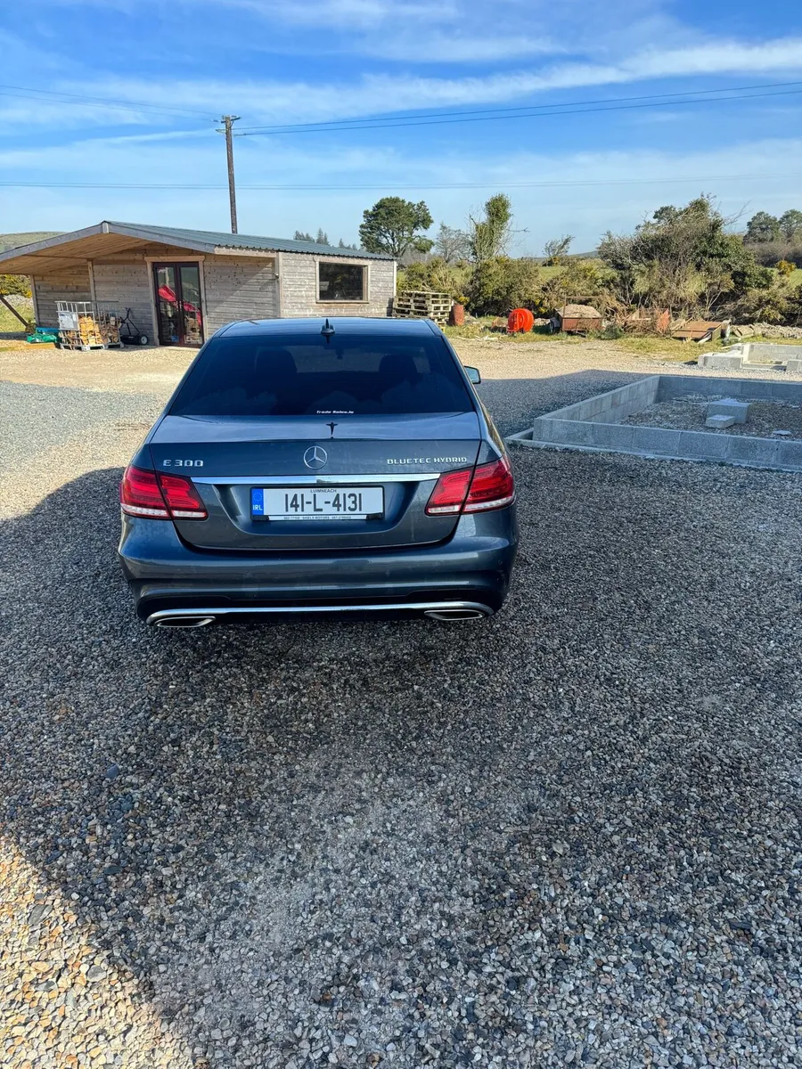 Merc E300 Hybrid - Image 4