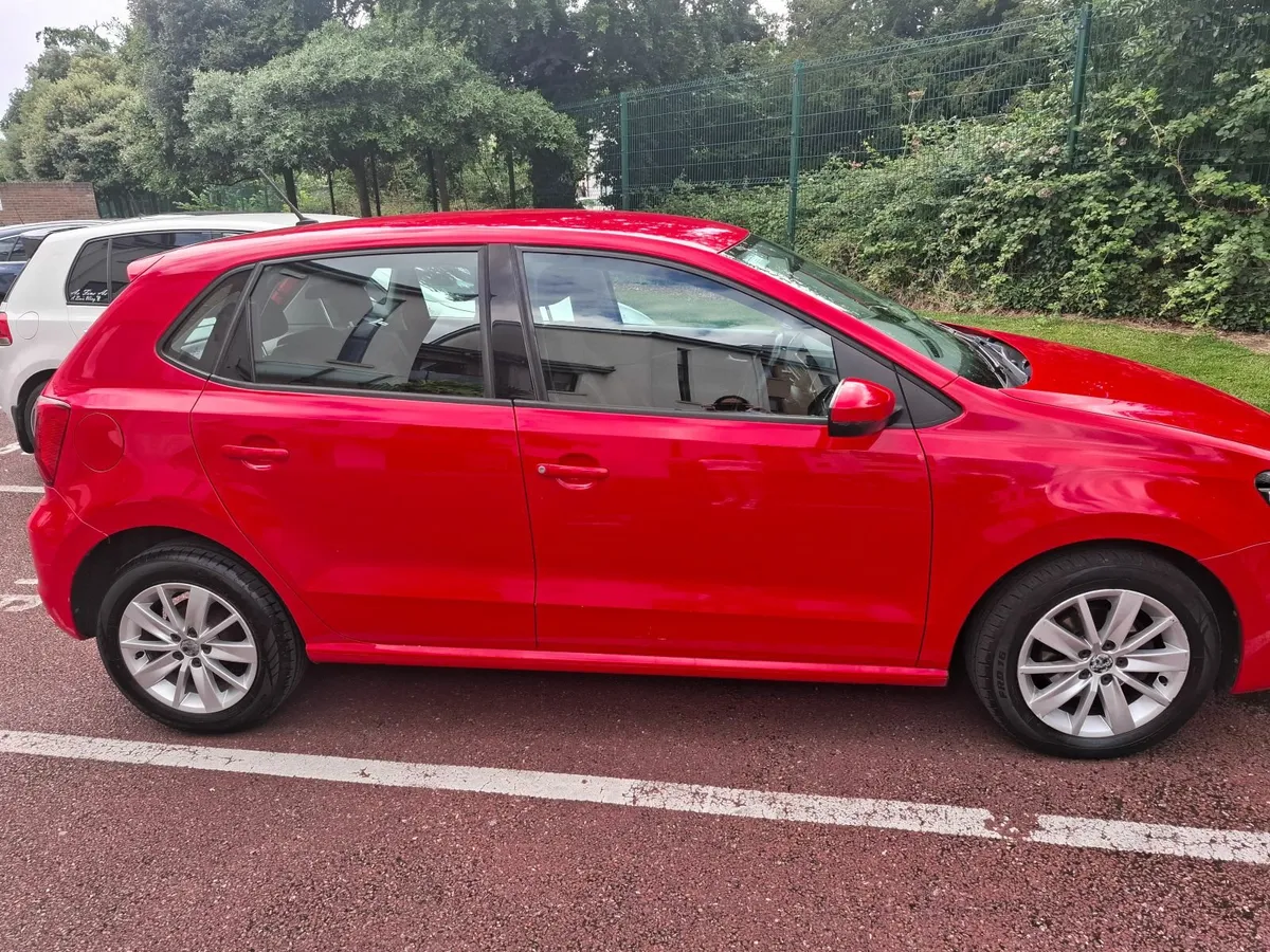 Volkswagen Polo 2015 - Image 2