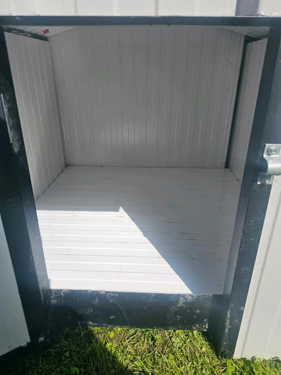 XL Dog Shed - Image 4