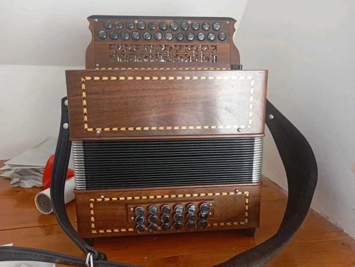 G/G# 18 Bass Accordion - Image 1