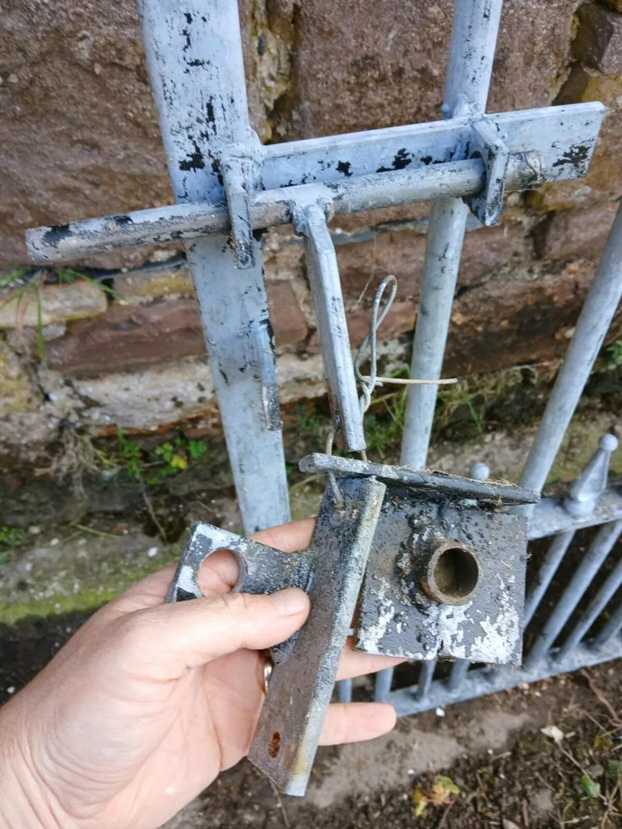 Gate - Image 2