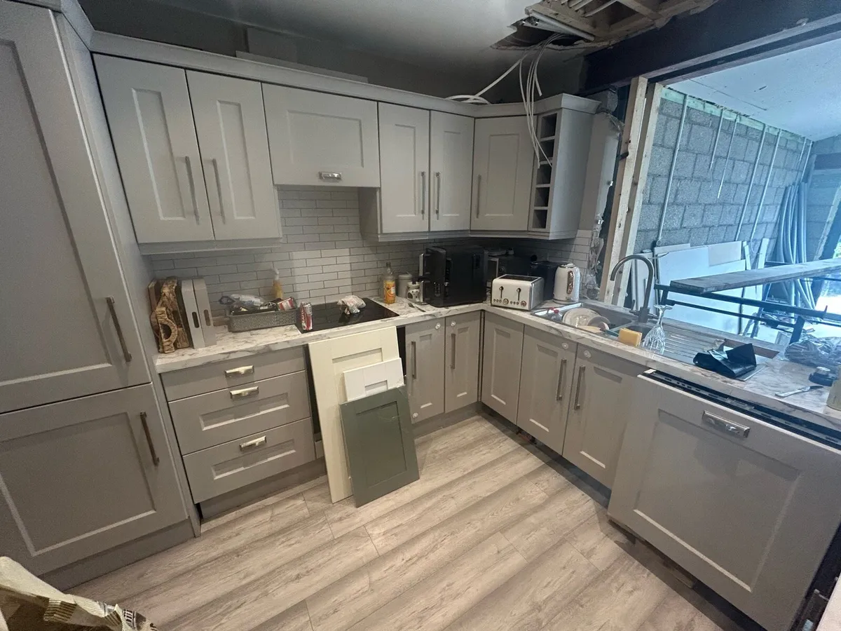 Kitchen Unit - Image 1
