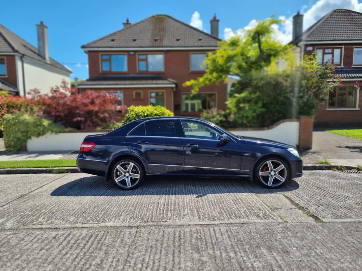 Mercedes-Benz AMG E200 - Image 2