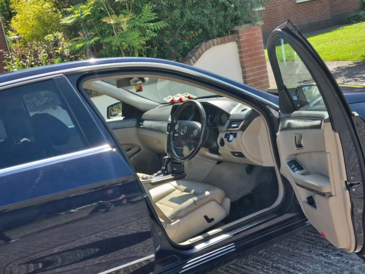 Mercedes-Benz AMG E200 - Image 4