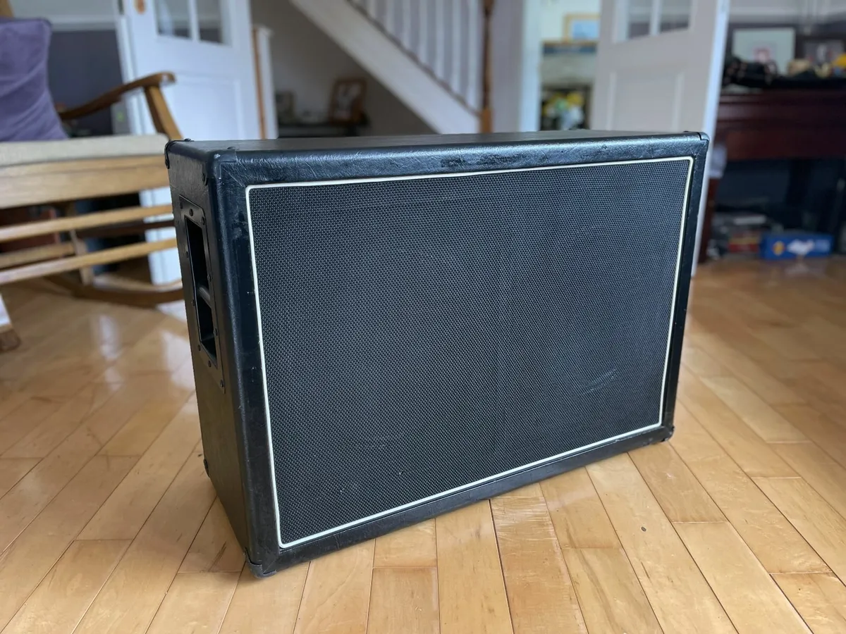 2 x 12" guitar speaker cabinet in perfect working - Image 1