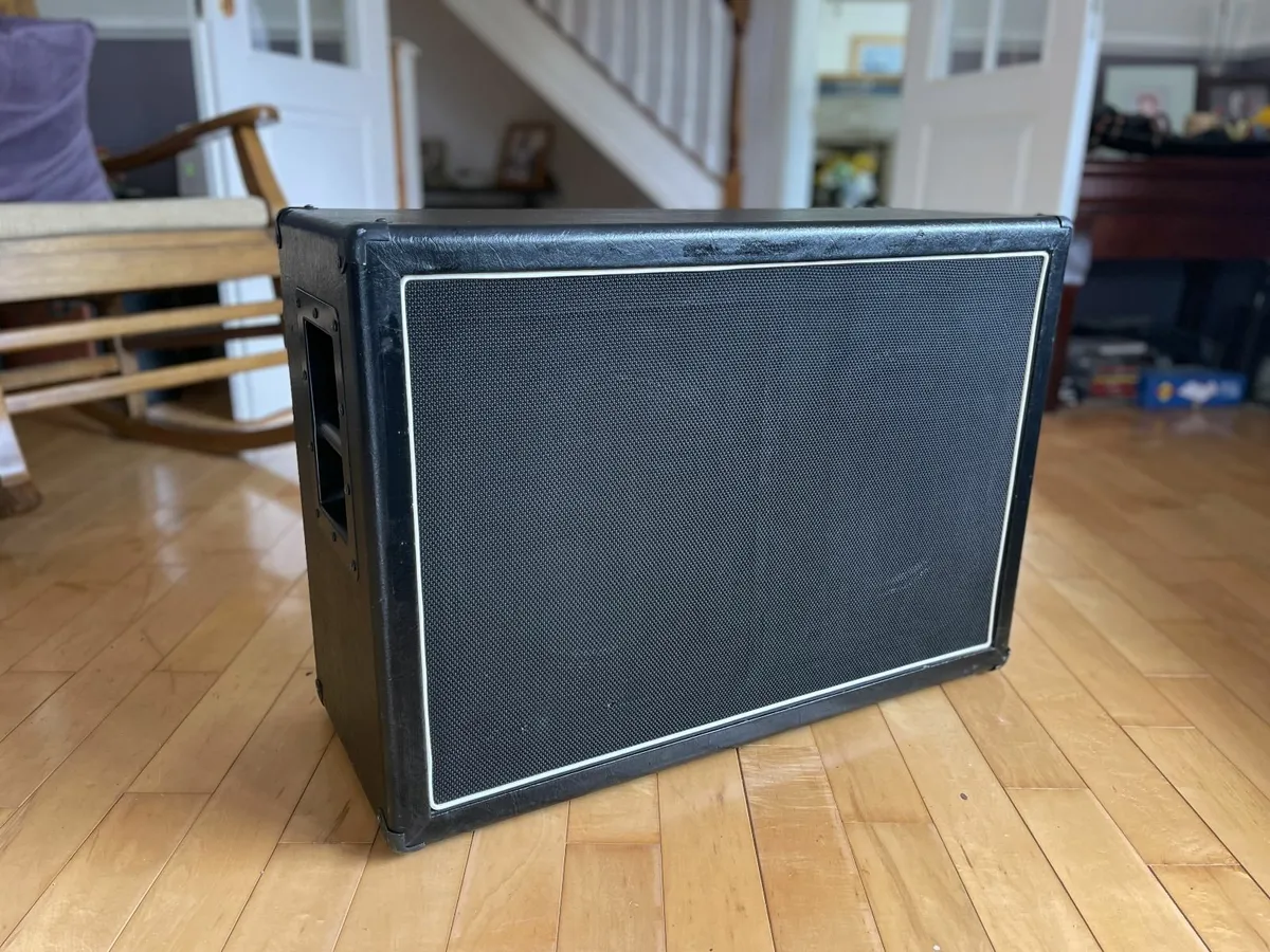 2 x 12" guitar speaker cabinet in perfect working - Image 2