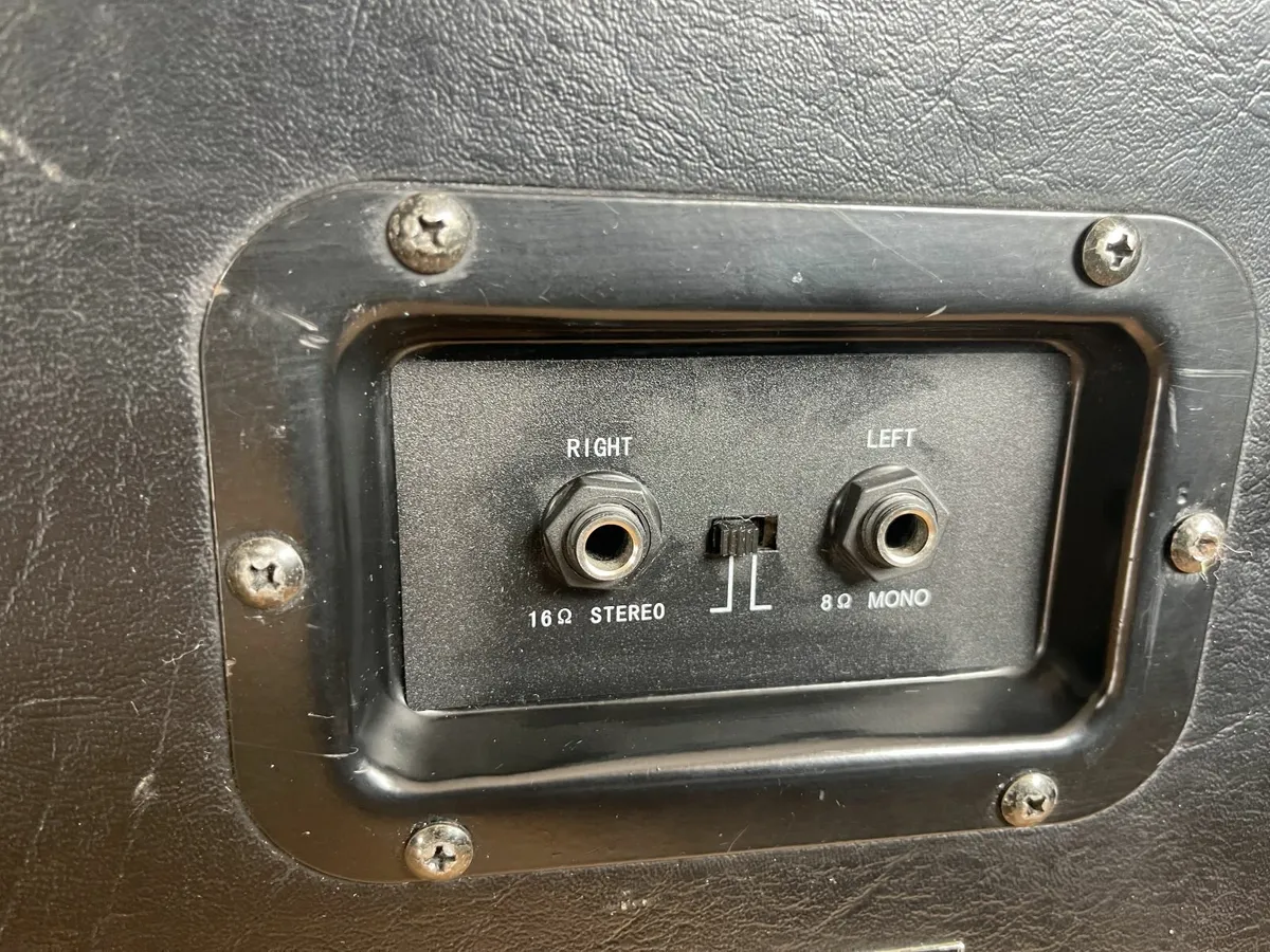 2 x 12" guitar speaker cabinet in perfect working - Image 4
