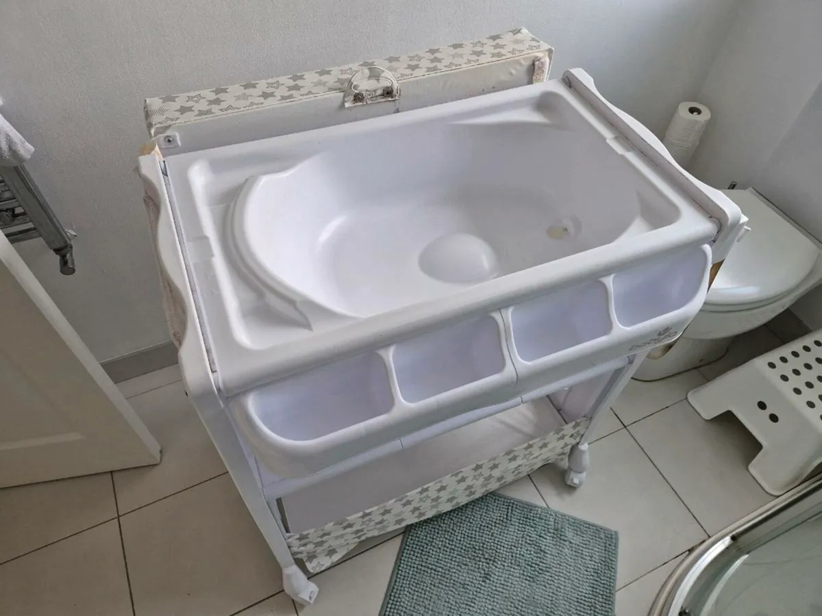 Bayblo Baby Bath and Changer - Image 1