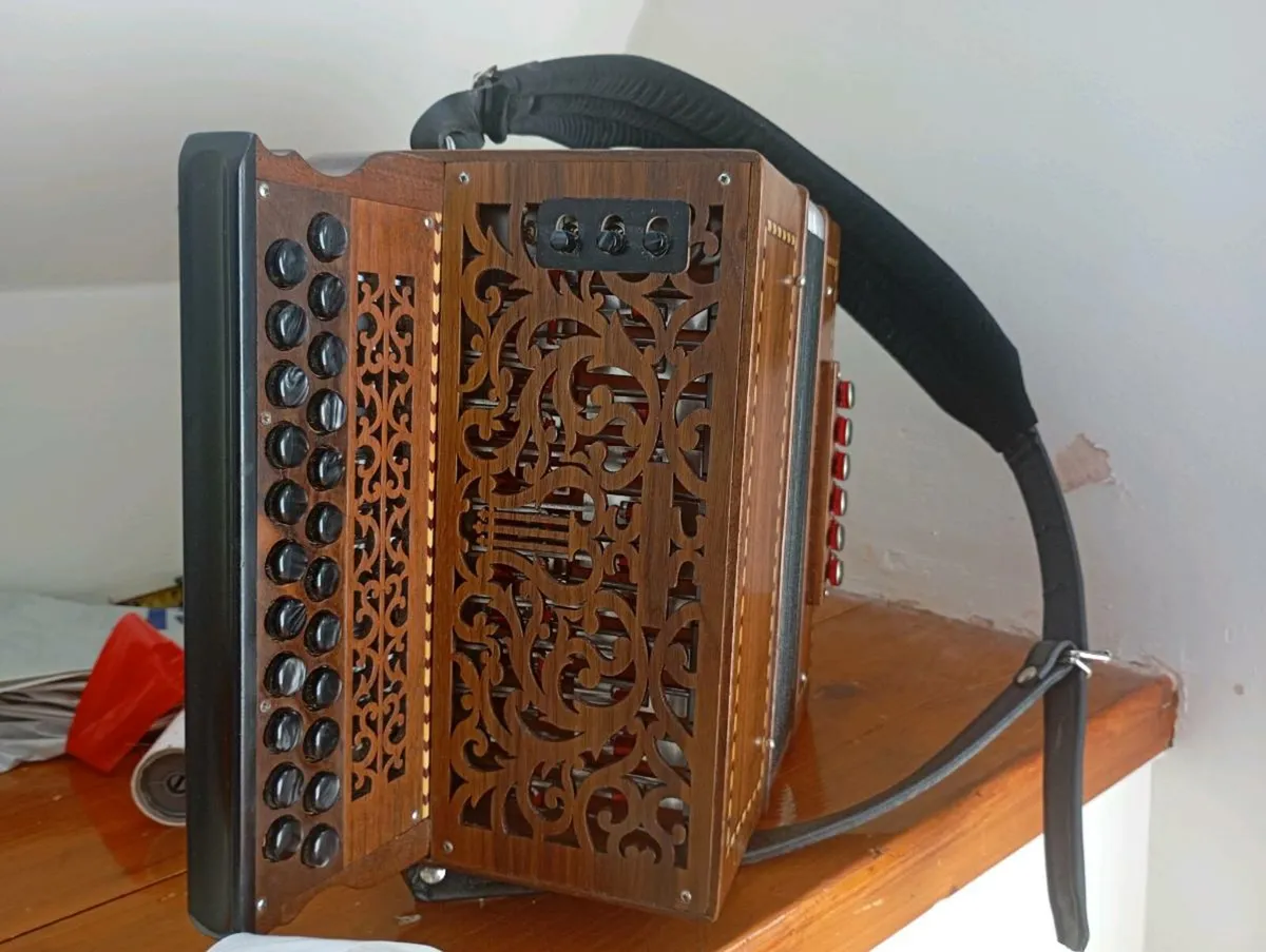 G/G# 18 Bass Accordion - Image 2
