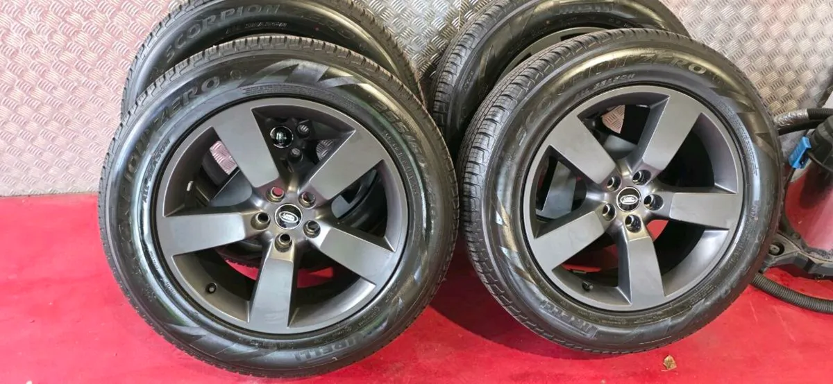 20" Defender alloys and tyres - Image 1