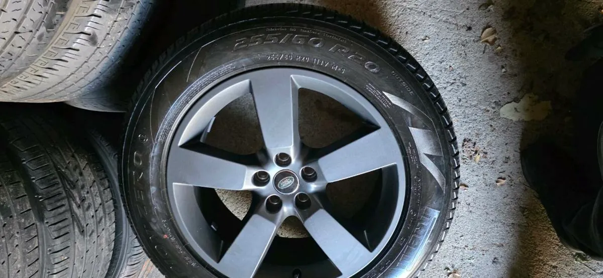 20" Defender alloys and tyres - Image 4