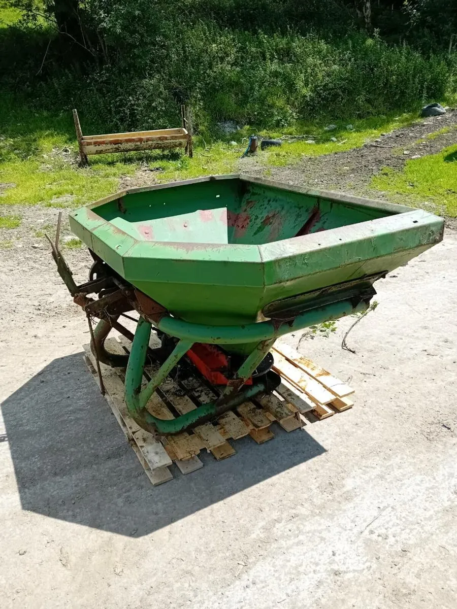 Amazone fertiliser spreader - Image 2