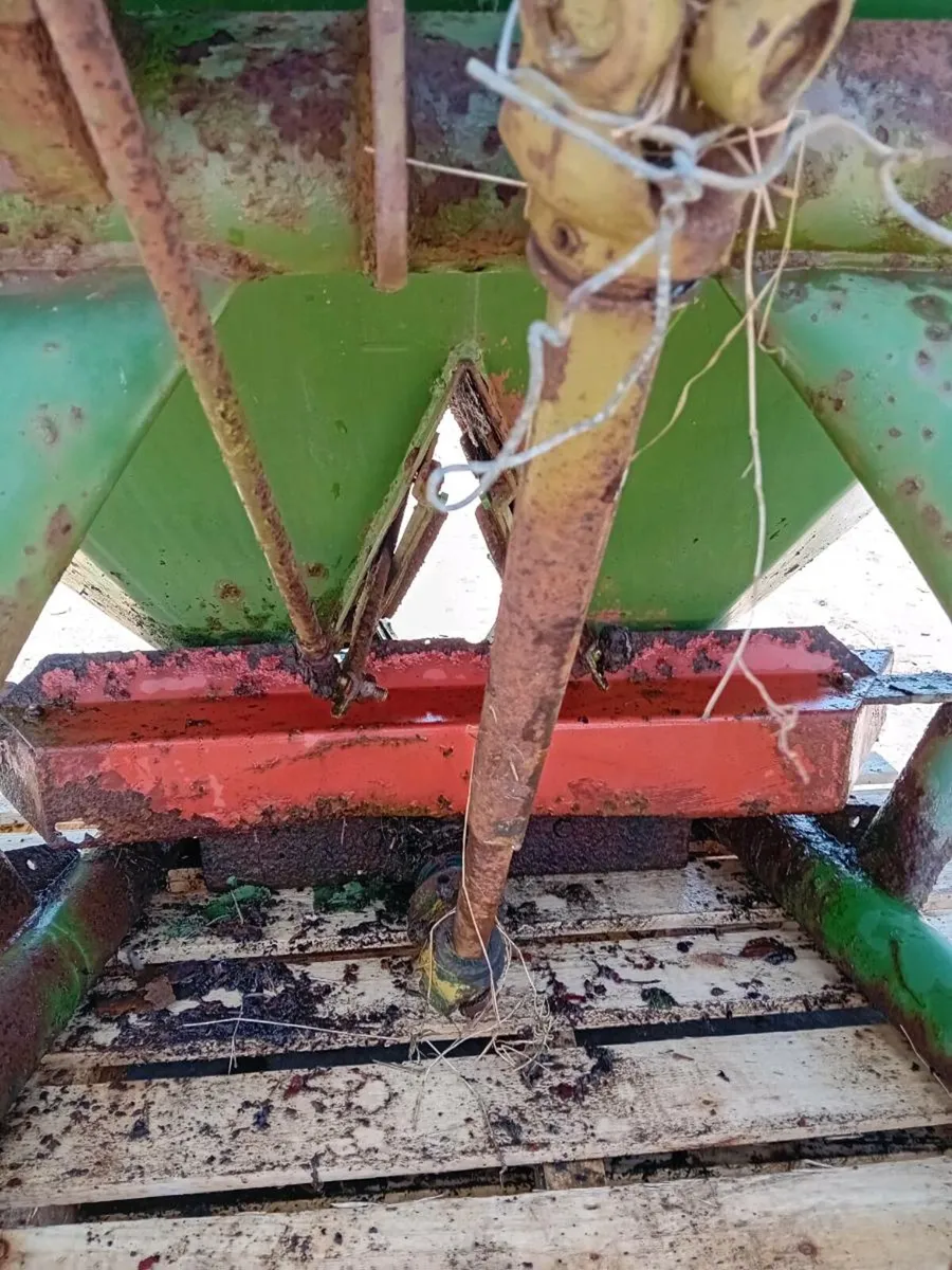 Amazone fertiliser spreader - Image 3