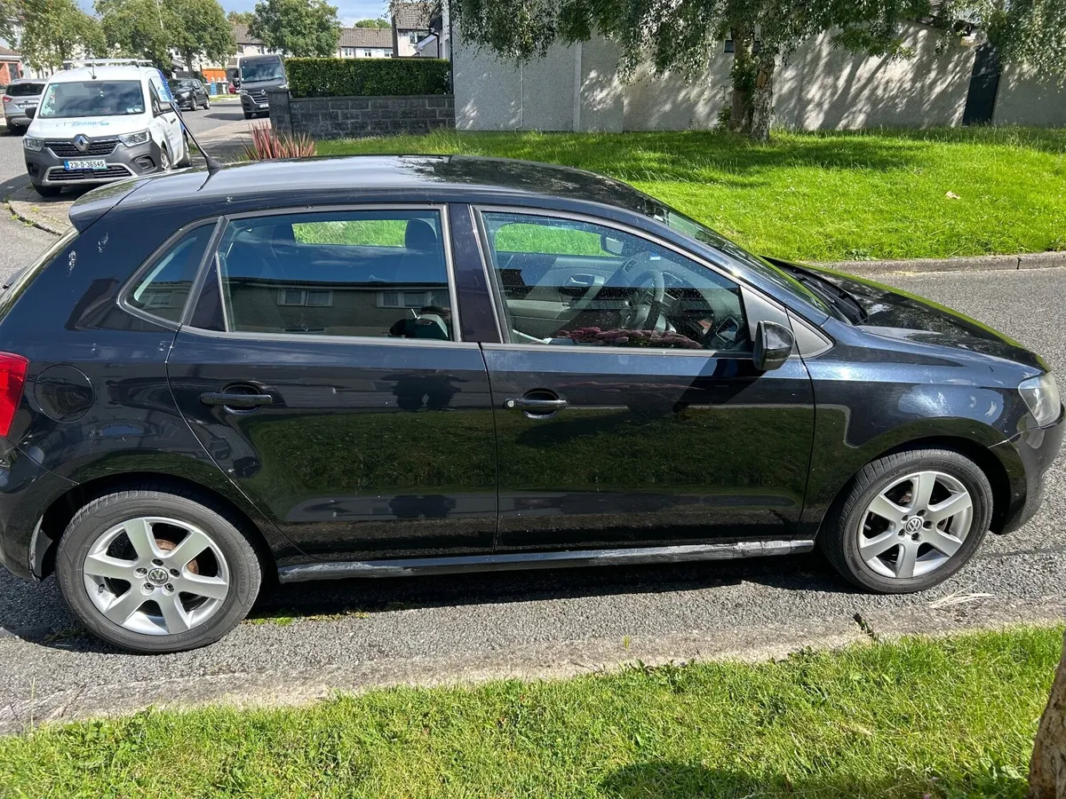 Volkswagen Polo 2011 - Image 2