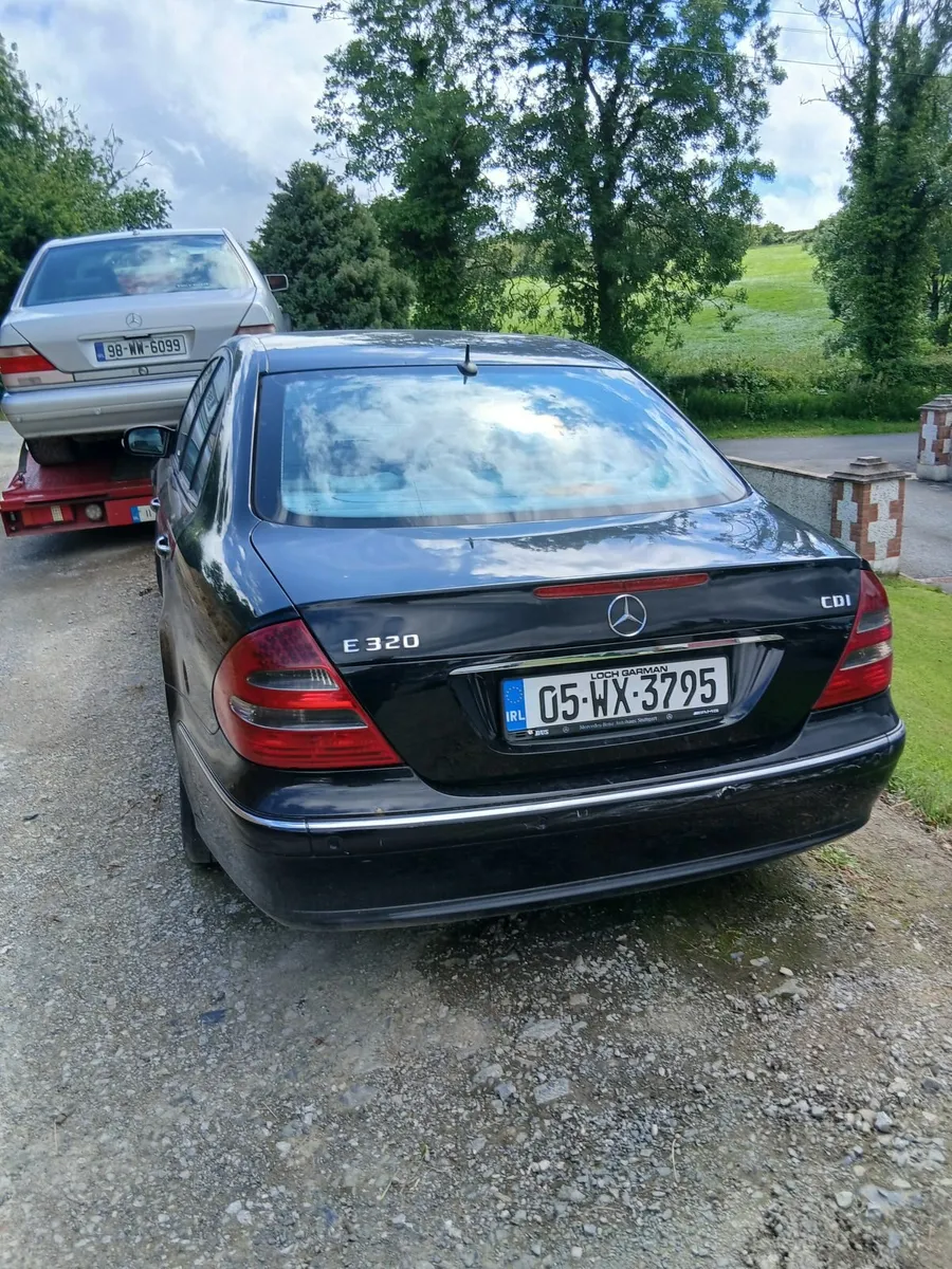 Mercedes-Benz E-Class 2005 - Image 2