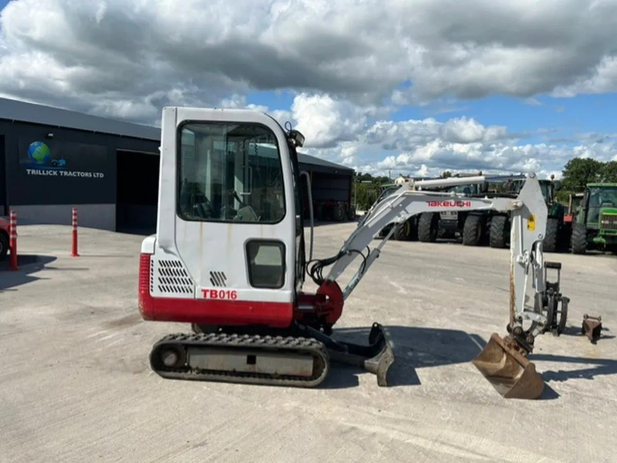 Takeuchi TB016 -x6 Buckets, Ripper, Grab,  Mulcher - Image 2