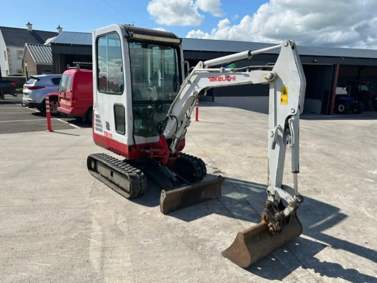 Takeuchi TB016 -x6 Buckets, Ripper, Grab,  Mulcher - Image 3