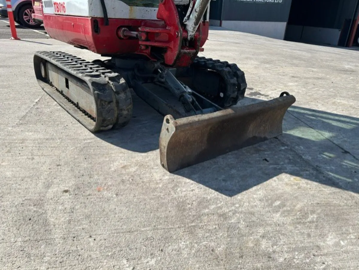 Takeuchi TB016 -x6 Buckets, Ripper, Grab,  Mulcher - Image 4