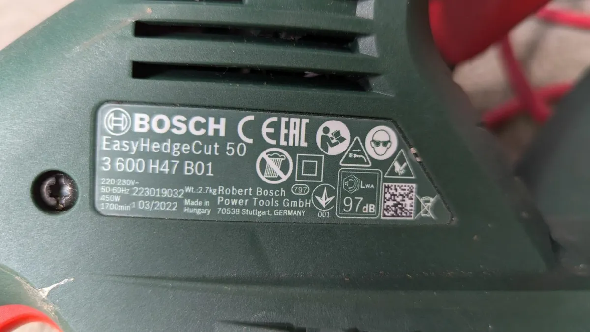 Bosch 450W electric hedge trimmer - Image 2