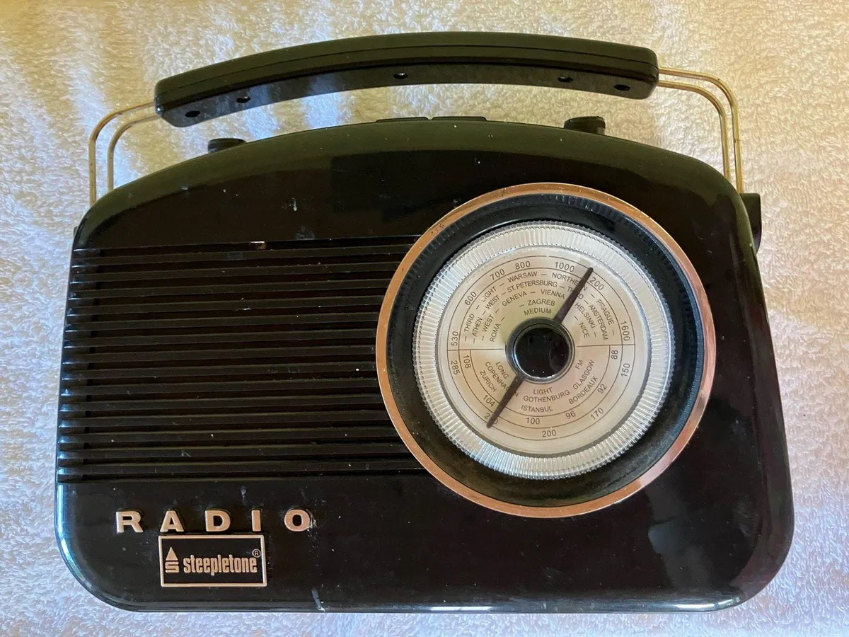 Steepletone retro black 3 band radio - Image 2