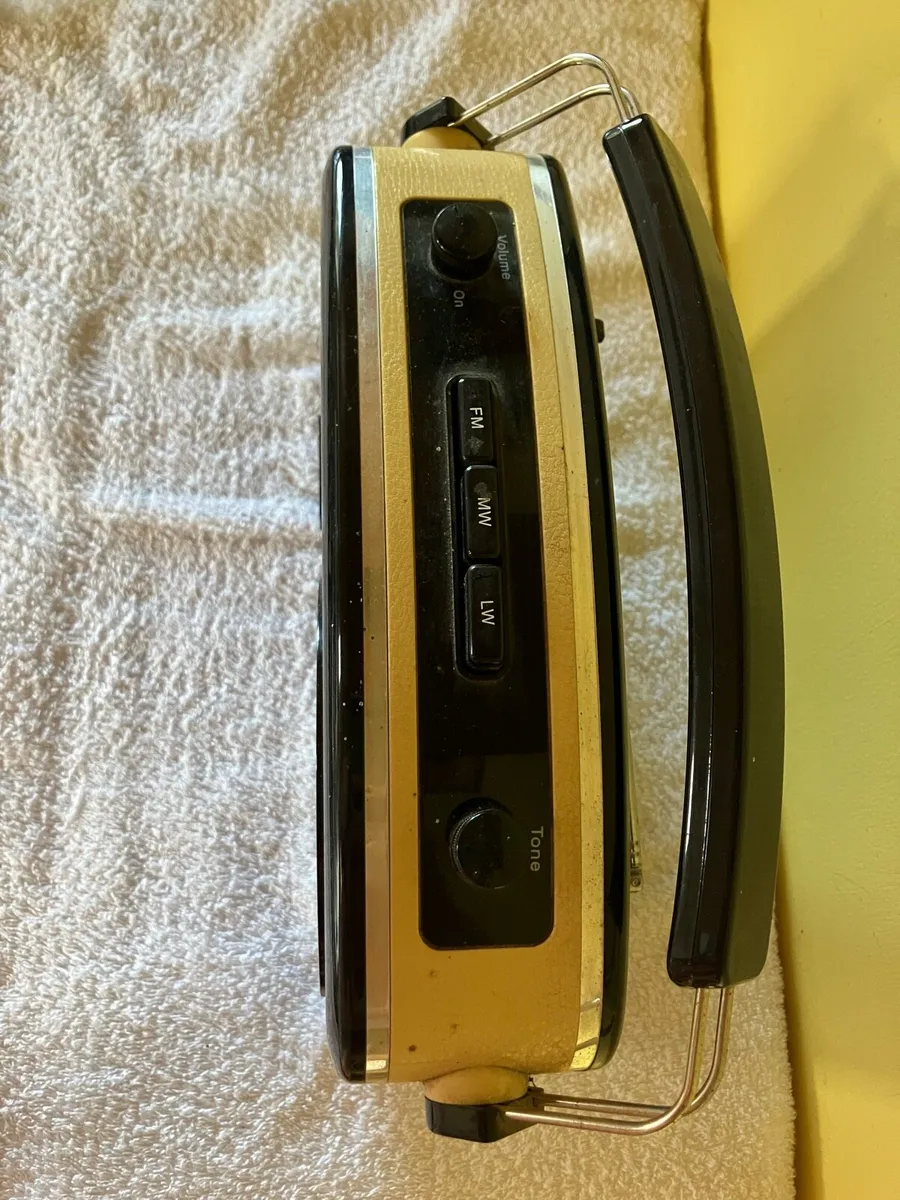 Steepletone retro black 3 band radio - Image 3