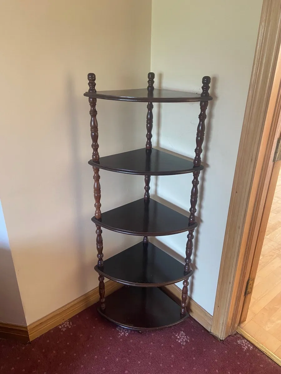 Corner wood shelves